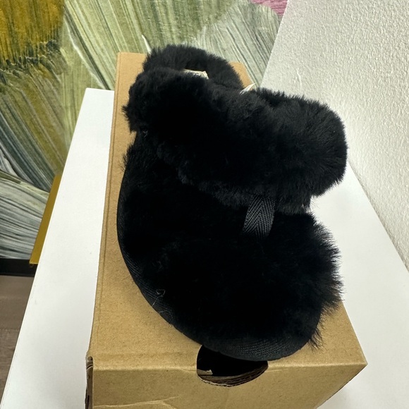 Woman’s Fluff Flip Flop - Picture 2 of 3